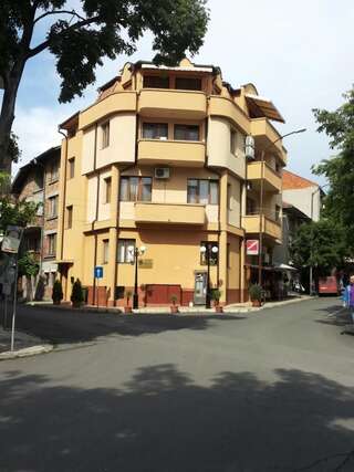 Гостевой дом Hristovi Apartments & Studios Поморие Апартаменты с 1 спальней и балконом-1